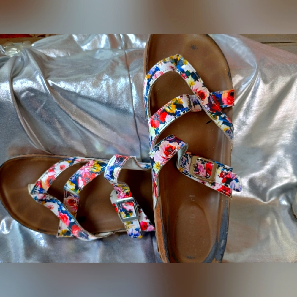 Madden Girl BRYCEEE Toe Thong Sandals